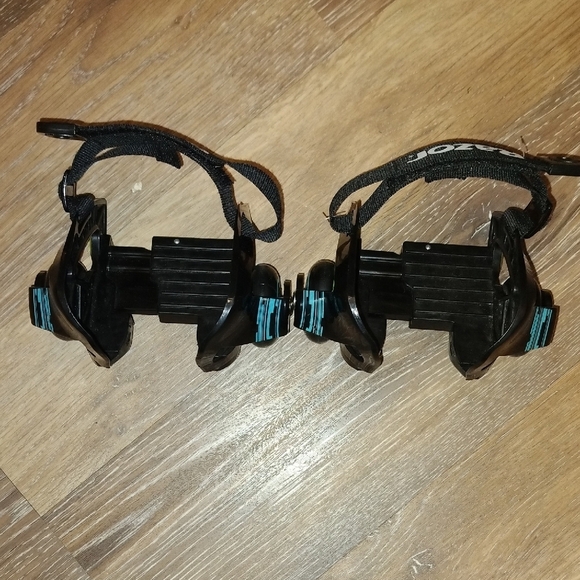 Jetts Heel Wheels, which are attachable wheels that strap to your regular shoes - Picture 4 of 7